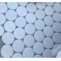 На фото Мозаика Mozaico De Lux V-MOS TGS3506YX-BY White 280*303 на сетке Китай