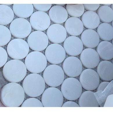 На фото Мозаїка Mozaico De Lux V-MOS TGS3506YX-BY White 280*303 на сітці Китай