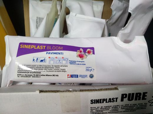 На фото Засіб для миття підлоги Kiter Sineplast Bloom 250 г. Mini-Bag